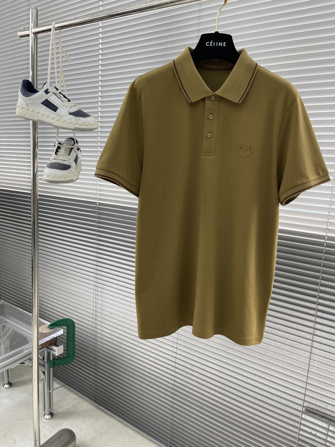 

-Loro Piana  2025春夏新品 春夏新款进口透气莱赛尔翻领撞色POLO衫
奢华贵气的质感