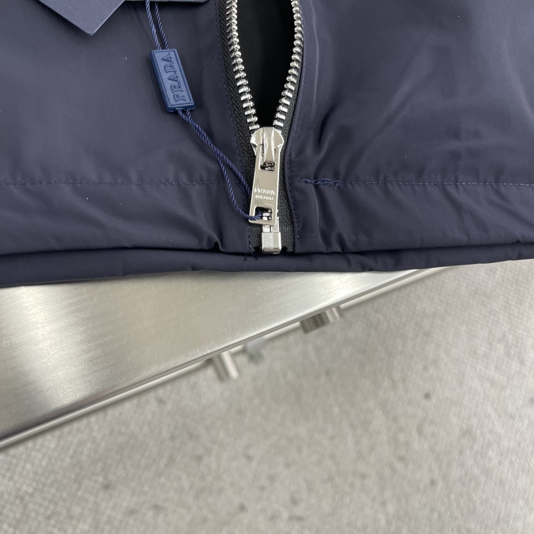 Prada Spring 2025 Men's Hooded Jacket - Comfortable, Stylish, and High-Quality 7 cmp i1744278584214 9679 0 4