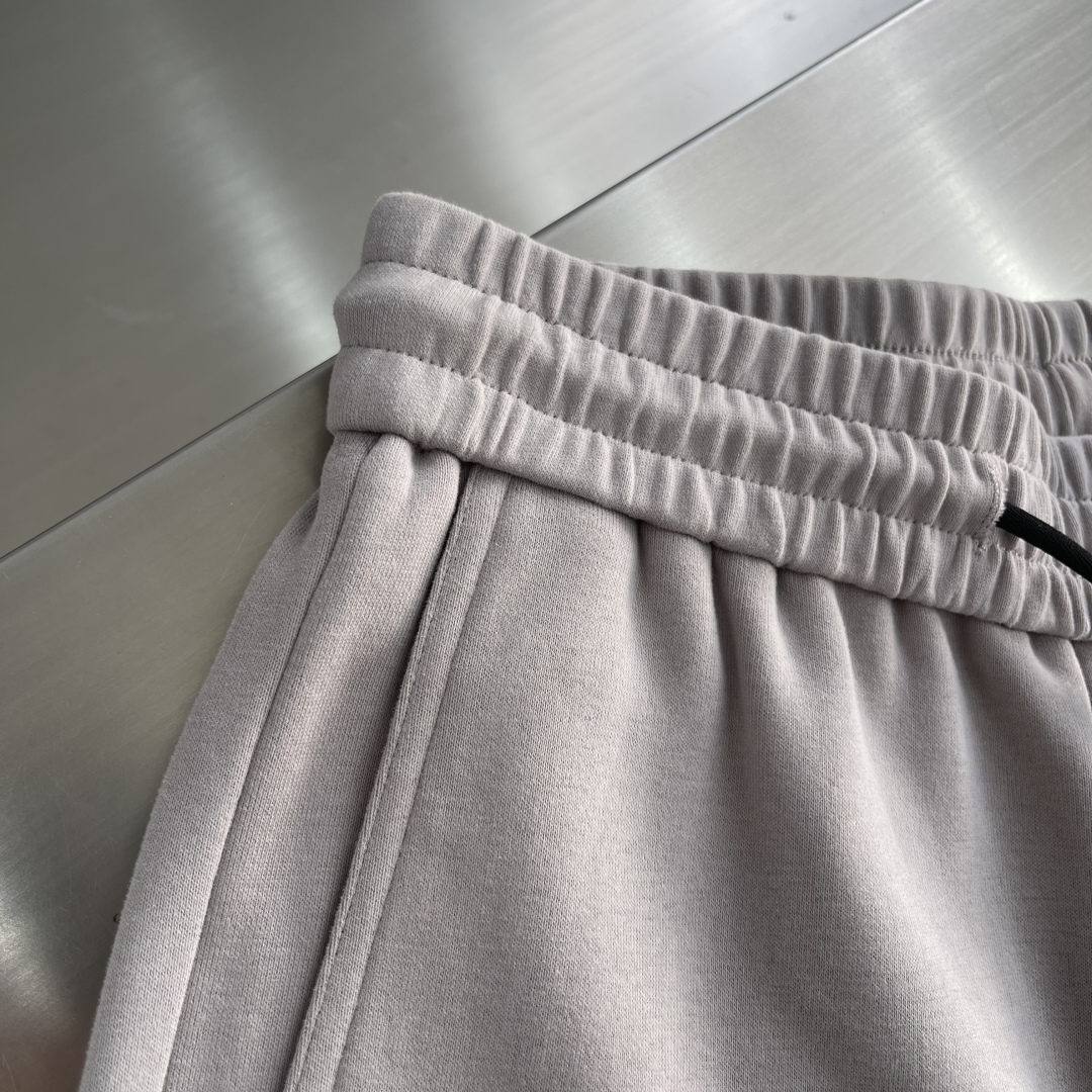 Y-3 Yohji Yamamoto Spring/Summer 2025 Casual Sweatpants with Brand Accents 4 cmp i1744278797202 3466 0 1