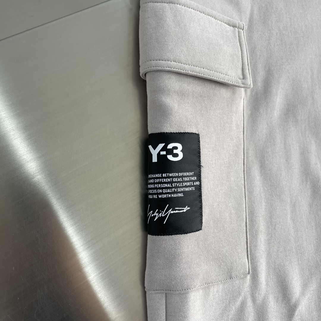 Y-3 Yohji Yamamoto Spring/Summer 2025 Casual Sweatpants with Brand Accents 6 cmp i1744278799112 4721 0 3