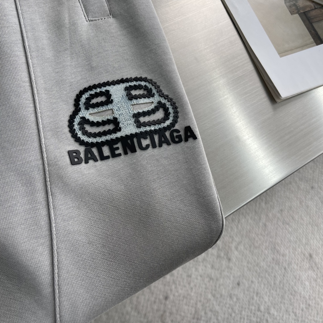 Balenciaga 2025 Distressed Logo Print Sweatpants | Comfortable & Stylish 6 cmp i1744279020773 4938 0 3
