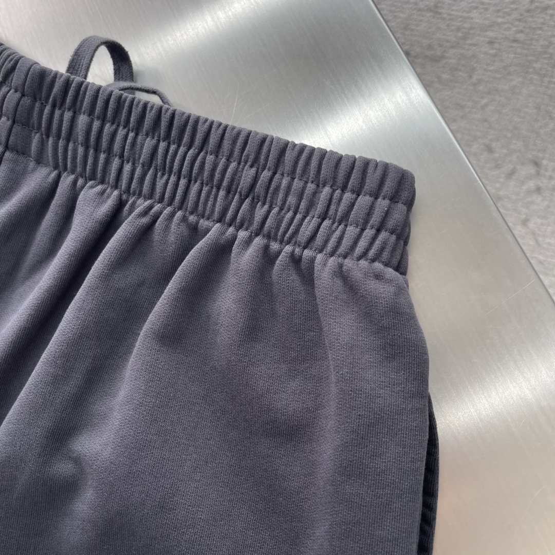 

-Balenciag    25ss新款Laurel Classic Baggy褪色黑色运动裤短裤！