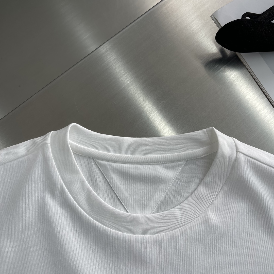 Moncler Classic Fit Short Sleeve T-Shirt | Soft Cotton, Embroidered Logo 3 cmp i1744437728221 9496 0 0