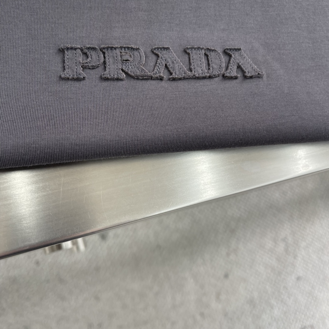 Prada Men's Gray Cotton-Blend T-Shirt with Embroidered Logo - Spring/Summer 2025 5 cmp i1744438125226 3649 0 2