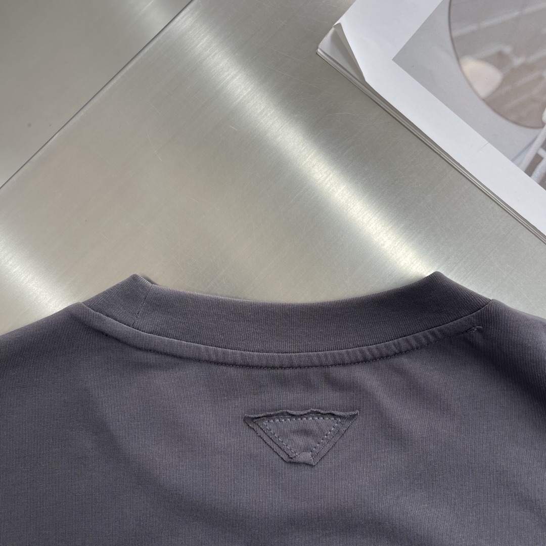 Prada Men's Gray Cotton-Blend T-Shirt with Embroidered Logo - Spring/Summer 2025 7 cmp i1744438125232 7093 0 4