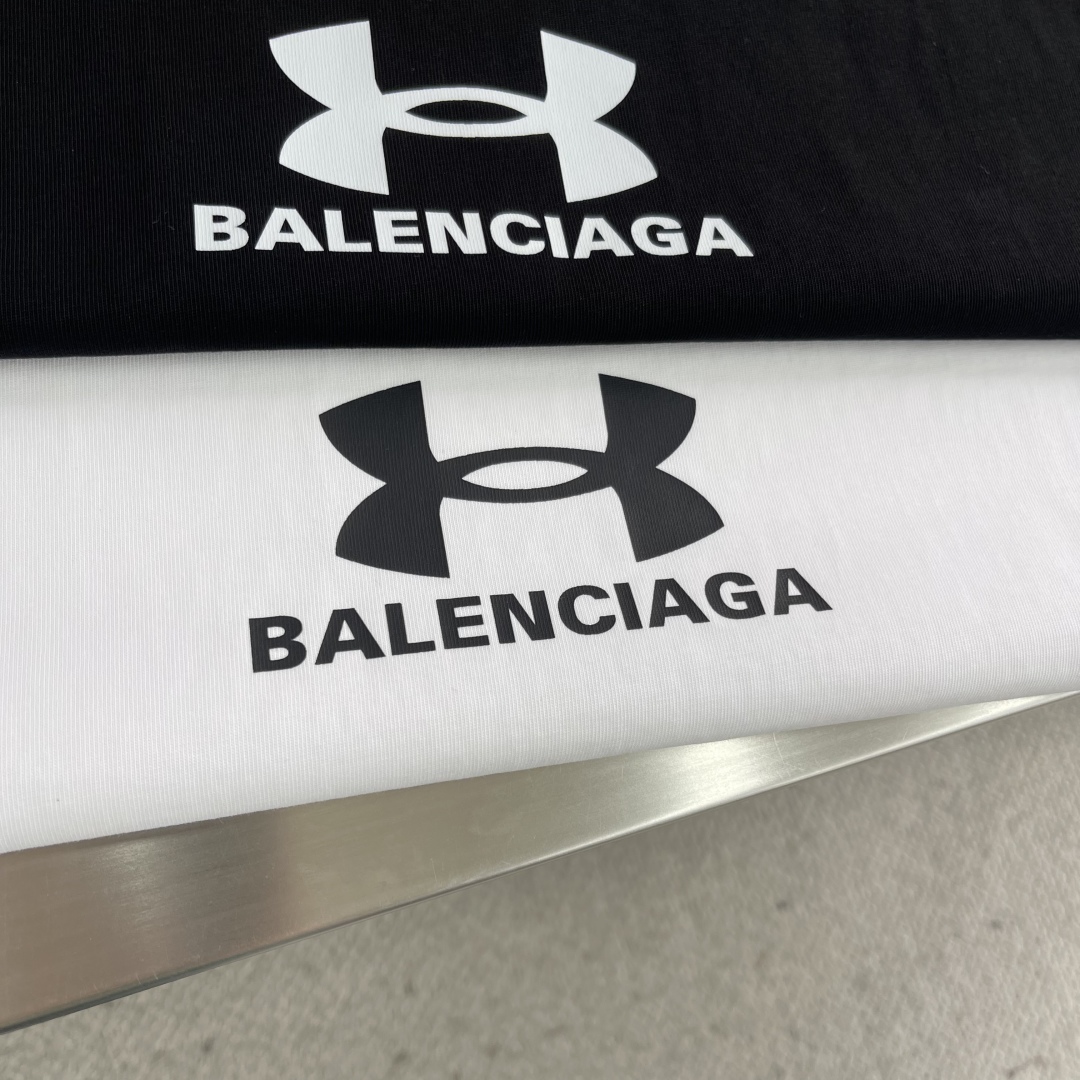 Balenciaga X Under Armour Black Cotton Blend Logo T-Shirt Unisex 4 cmp i1744537875596 2649 0 1