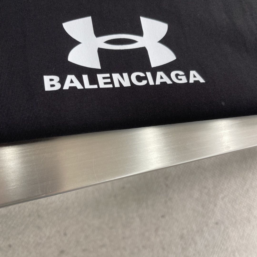 Balenciaga X Under Armour Black Cotton Blend Logo T-Shirt Unisex 5 cmp i1744537875598 4970 0 2