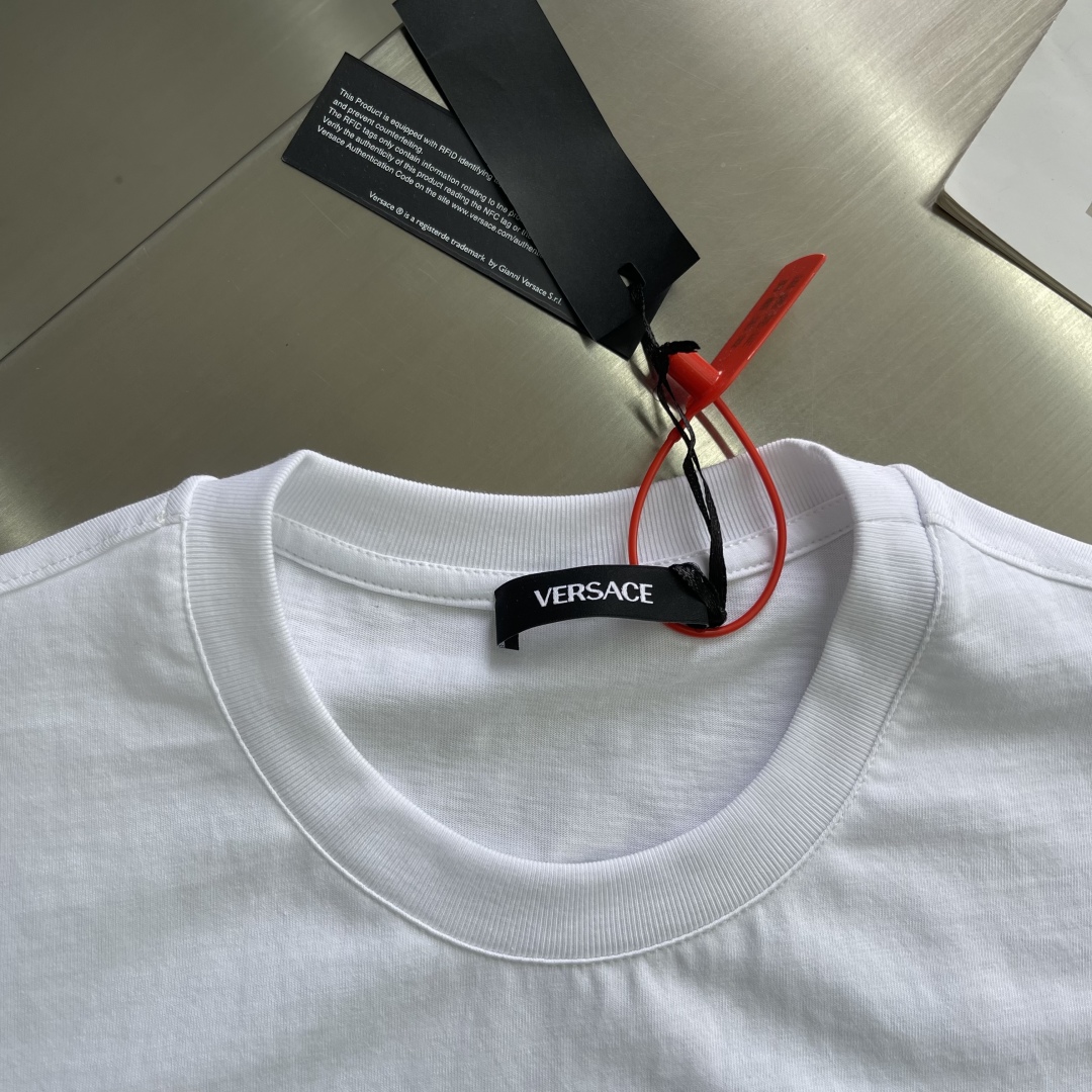 Versace White Cotton T-Shirt with Logo Print - Modern and Comfortable 3 cmp i1744626825561 8297 0 0