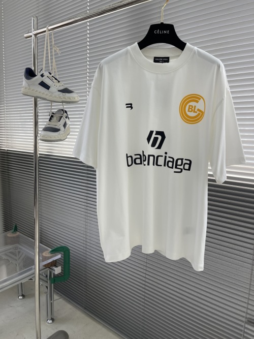 Balenciaga Contrast Logo T-Shirt, Short Sleeve, Crew Neck, Unisex Style 1 Balenciaga Contrast Logo T-Shirt, Short Sleeve, Crew Neck, Unisex Style