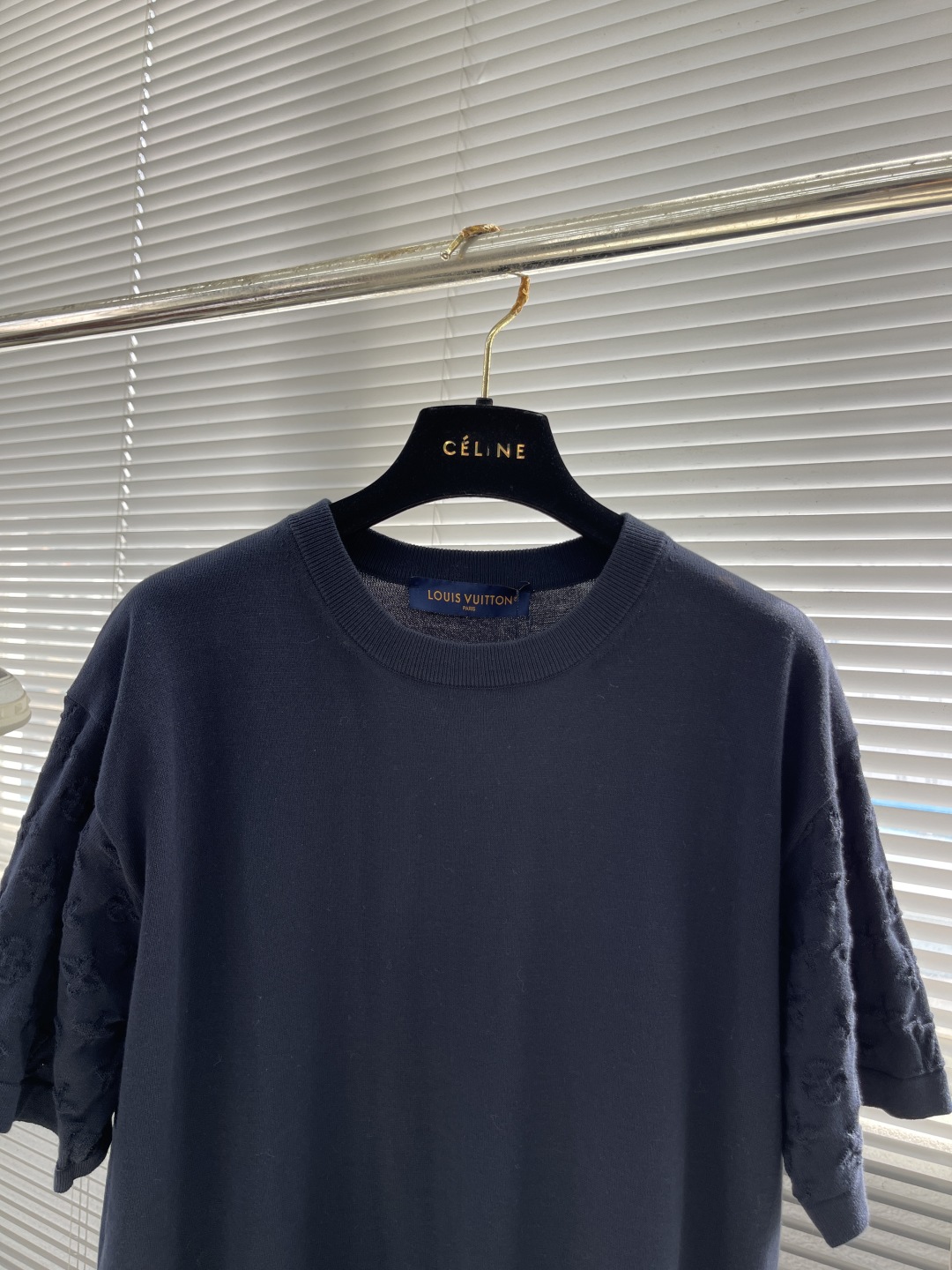 Louis Vuitton Men's 25SS Blue Monogram Jacquard Sleeve Cotton T-Shirt 2 cmp i1744630595851 960 0 6