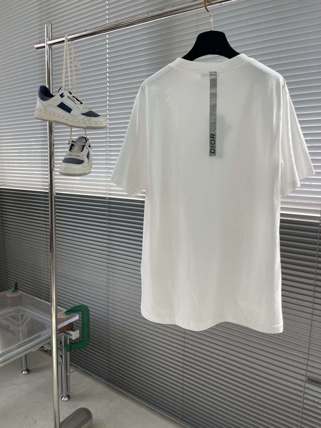 

-Dio    25ss新款 CD Diamond T 恤是二零二五秋季男装系列新品，焕新演绎衣橱经