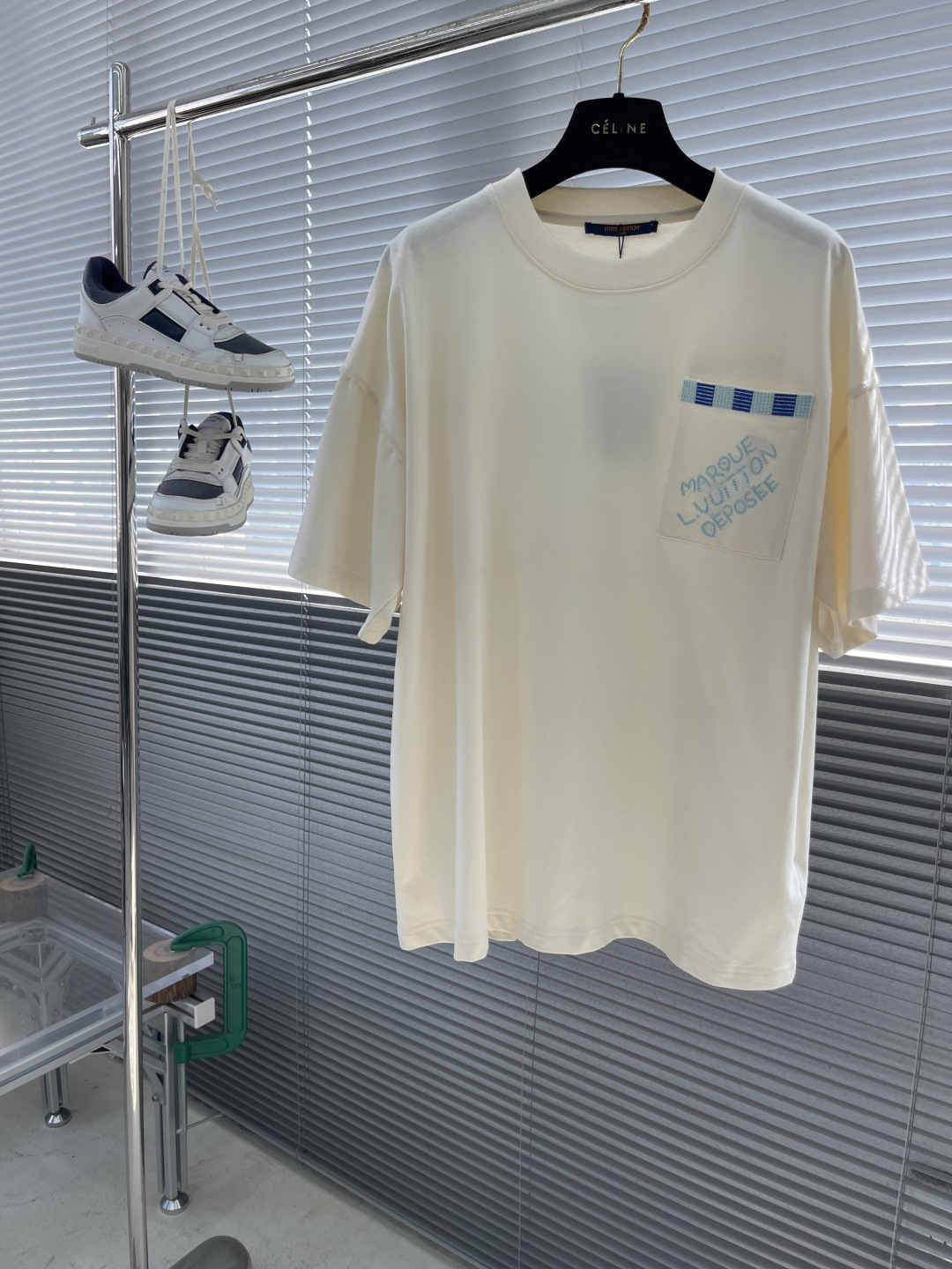 Louis Vuitton Casual Short Sleeve T-Shirt with Graphic Logo - Stylish and Breathable