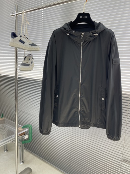 Burberry Lightweight Hooded Jacket: Windproof, Water-Resistant, & Stylish 1 Burberry Lightweight Hooded Jacket: Windproof, Water-Resistant, & Stylish