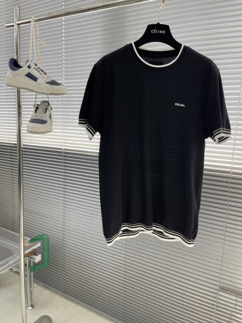 Prada Short Sleeve T-Shirt With Embroidered Logo in Black Cotton 1 Prada Short Sleeve T-Shirt With Embroidered Logo in Black Cotton