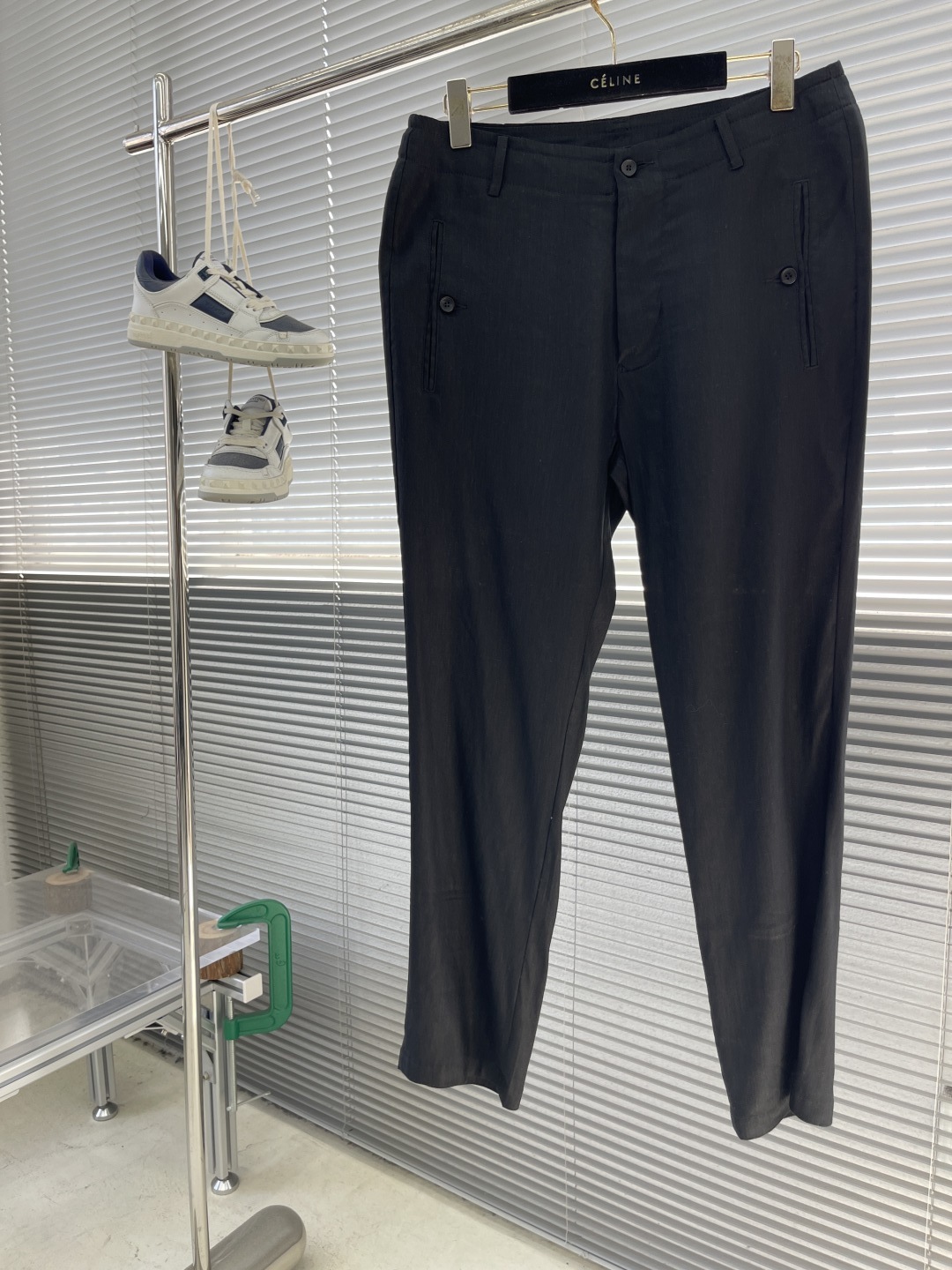 -Loro Piana 2025ss春夏新款商务休闲裤,非常有品味一款轻商务系列………………
是有品
