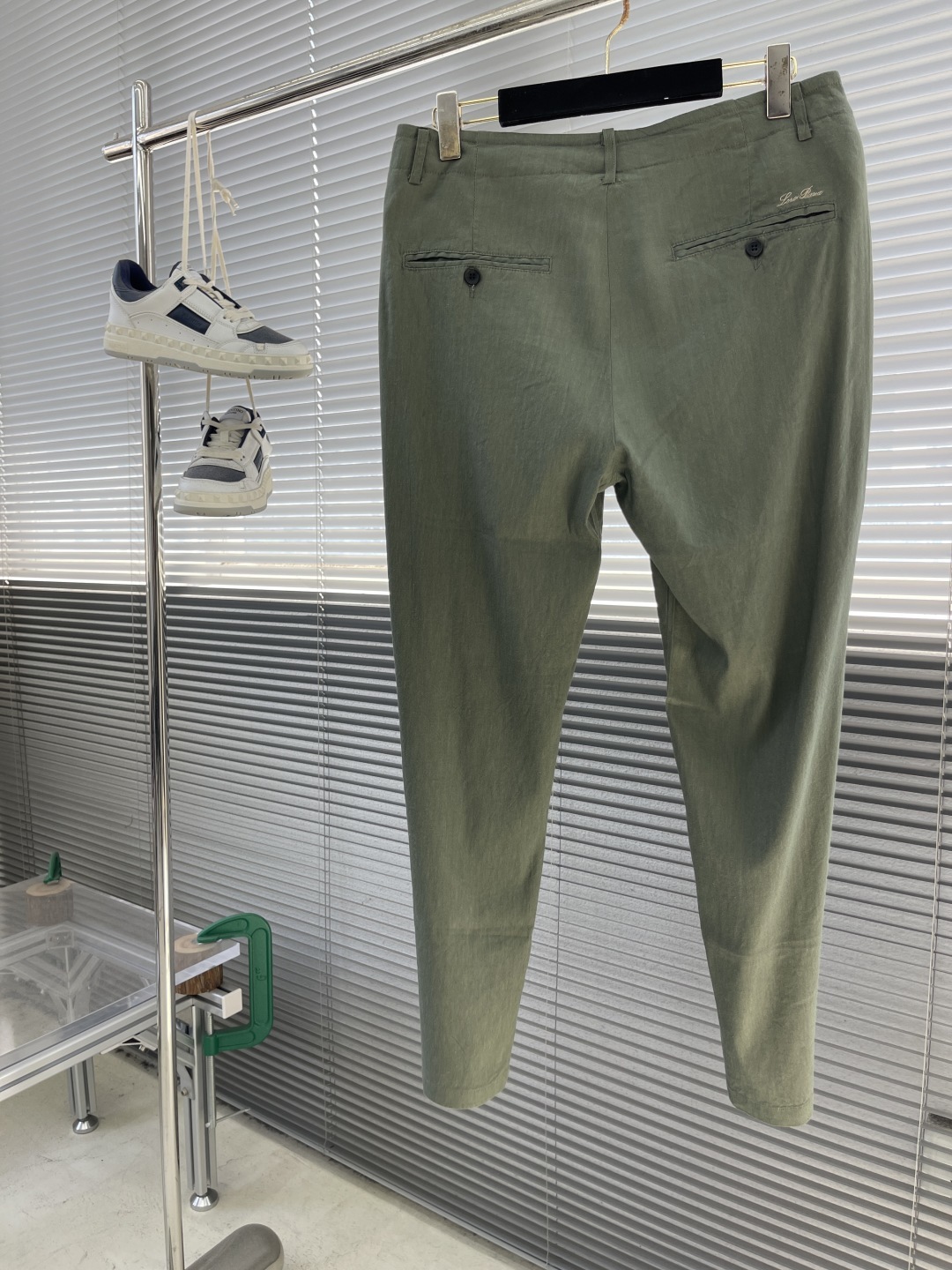 -Loro Piana 2025ss春夏新款商务休闲裤,非常有品味一款轻商务系列………………
是有品