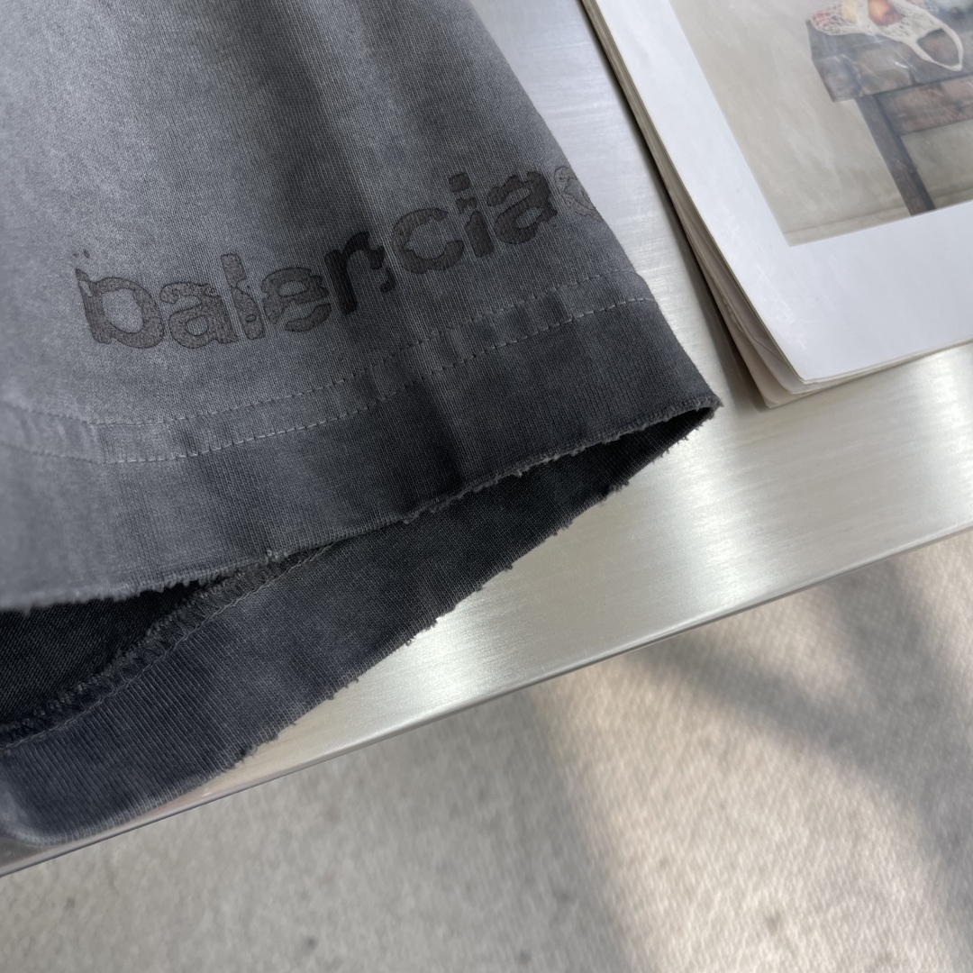 Balenciaga Distressed Logo Print Oversized T-Shirt - Unisex 6 cmp i1744718721358 7534 0 3