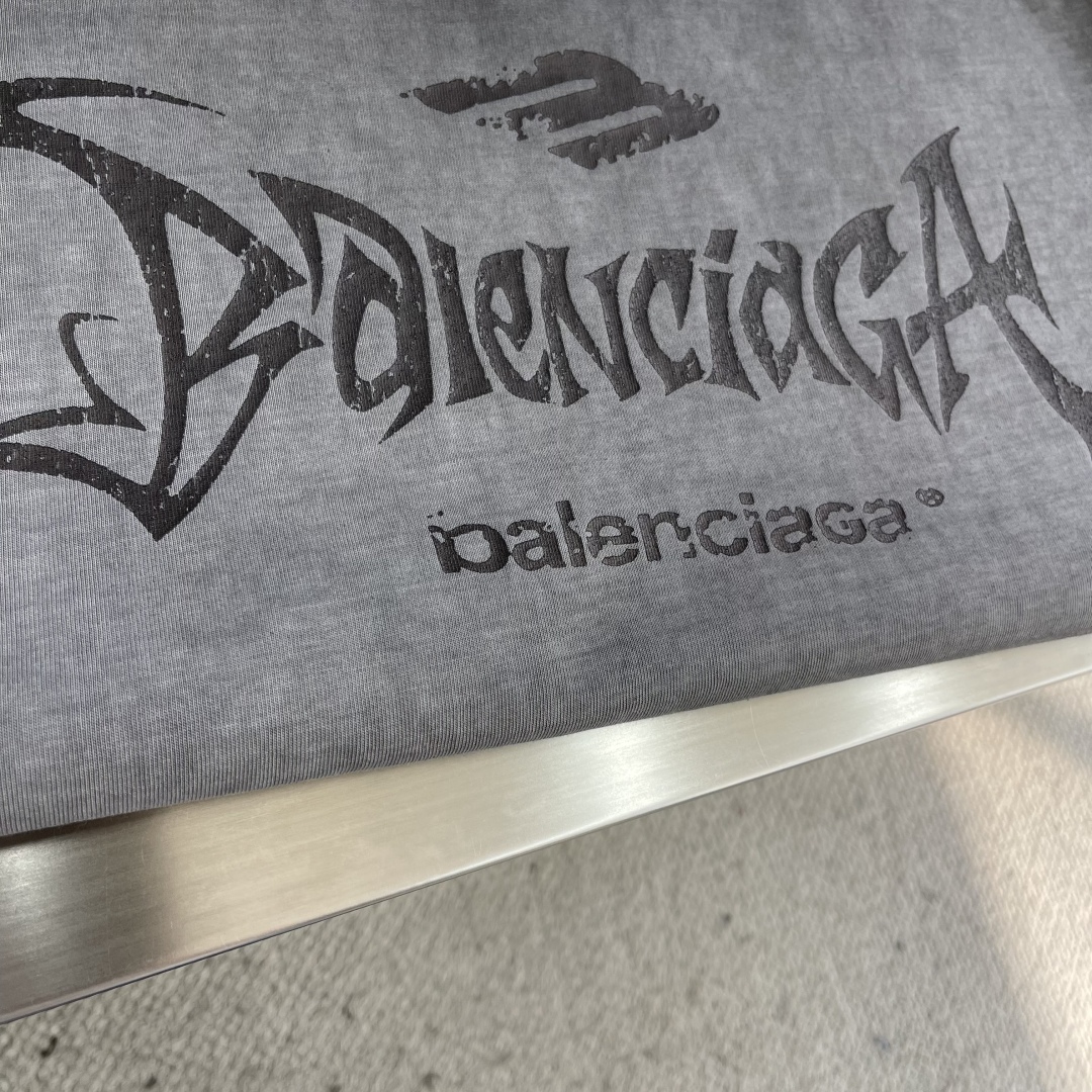 Balenciaga Distressed Logo Print Oversized T-Shirt - Unisex 4 cmp i1744718721360 6908 0 1