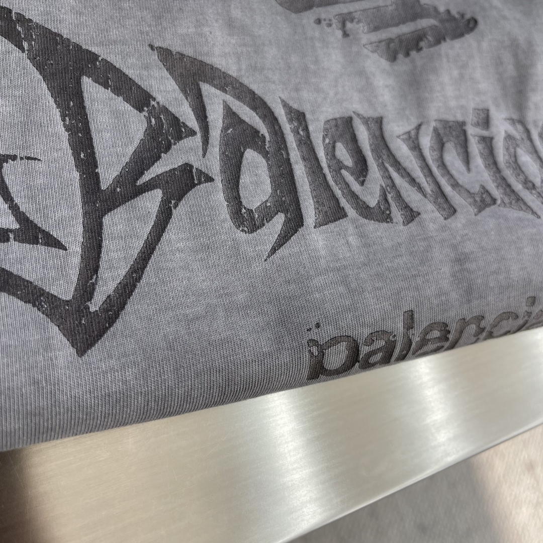 Balenciaga Distressed Logo Print Oversized T-Shirt - Unisex 5 cmp i1744718721366 9153 0 2