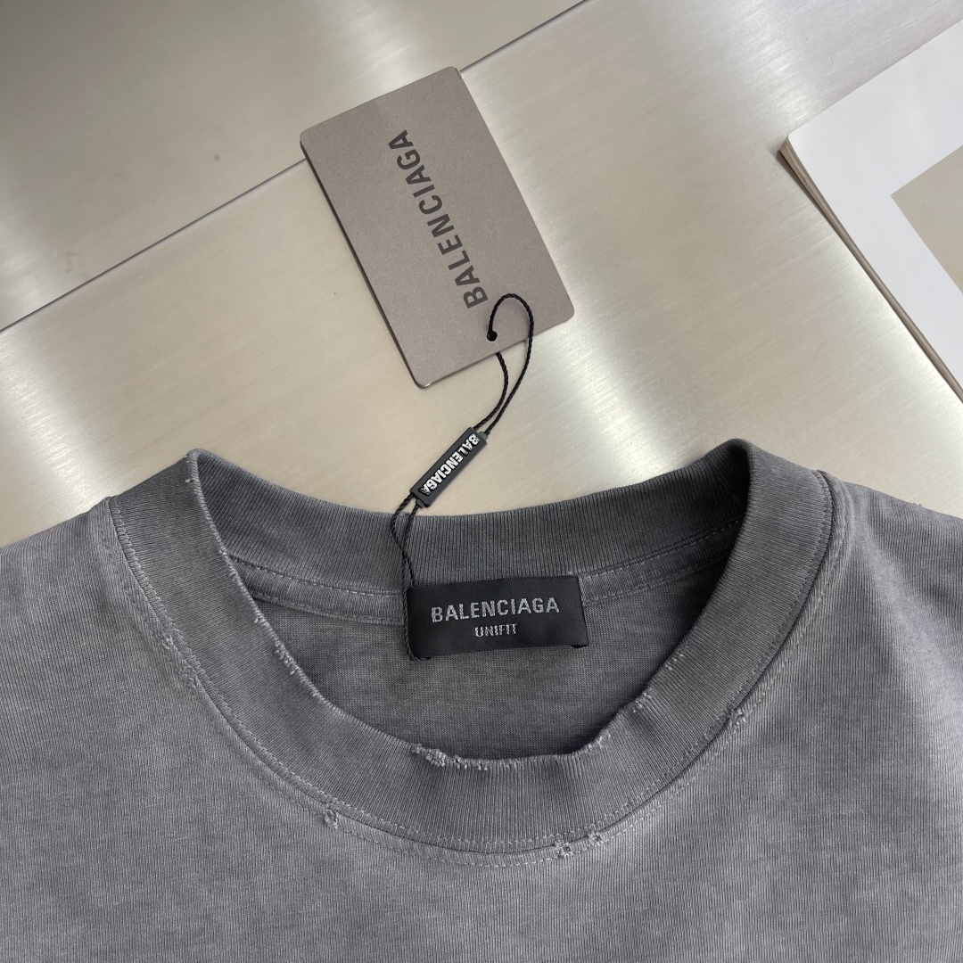 Balenciaga Distressed Logo Print Oversized T-Shirt - Unisex 3 cmp i1744718721369 282 0 0