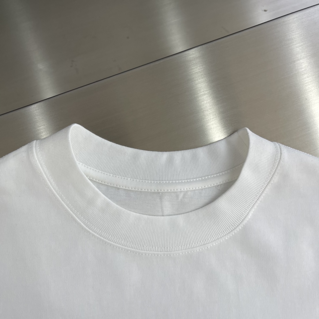 Balenciaga 2025 Spring/Summer Fashion T-Shirt with Rhinestone Logo 3 cmp i1744718996845 5545 0 0