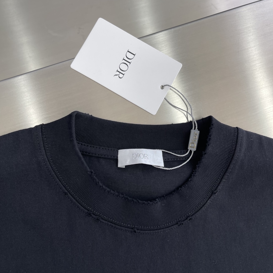 Dior Men's Black Cotton Jersey T-Shirt With Hand-Painted Logo 3 cmp i1744720341972 1137 0 0