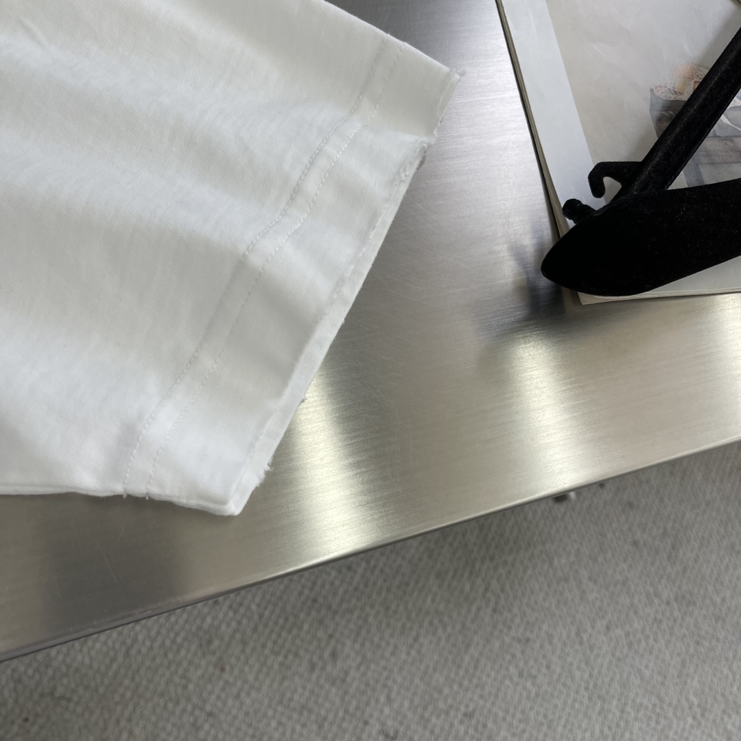Dior White Cotton Jersey T-Shirt with Hand-Painted Signature Logo 6 cmp i1744720373878 9148 0 2