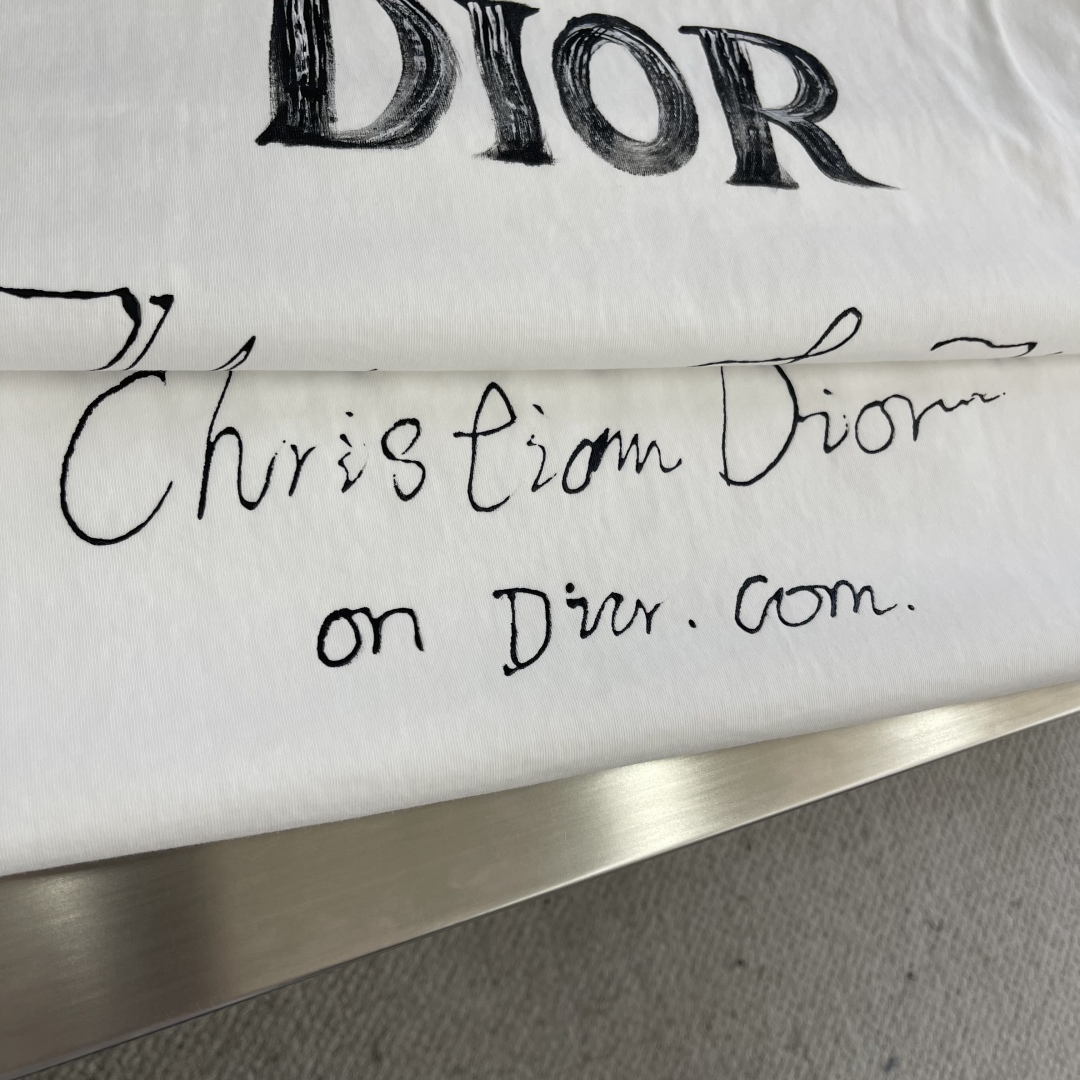Dior White Cotton Jersey T-Shirt with Hand-Painted Signature Logo 7 cmp i1744720373879 1272 0 3