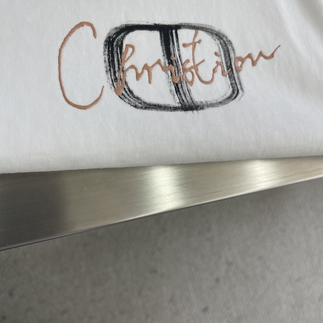 Dior White Cotton Jersey T-Shirt with Hand-Painted Signature Logo 5 cmp i1744720373887 3667 0 1