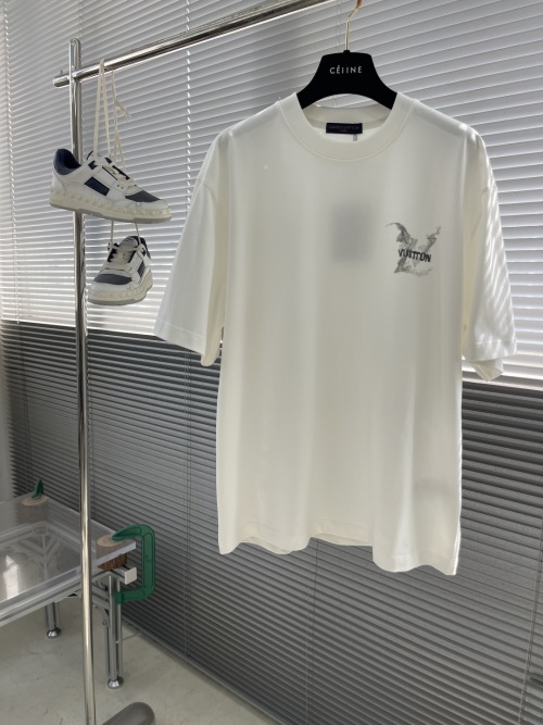Louis Vuitton Men's 2025 Casual Short Sleeve T-Shirt - Fashionable and Versatile 1 Louis Vuitton Men's 2025 Casual Short Sleeve T-Shirt - Fashionable and Versatile