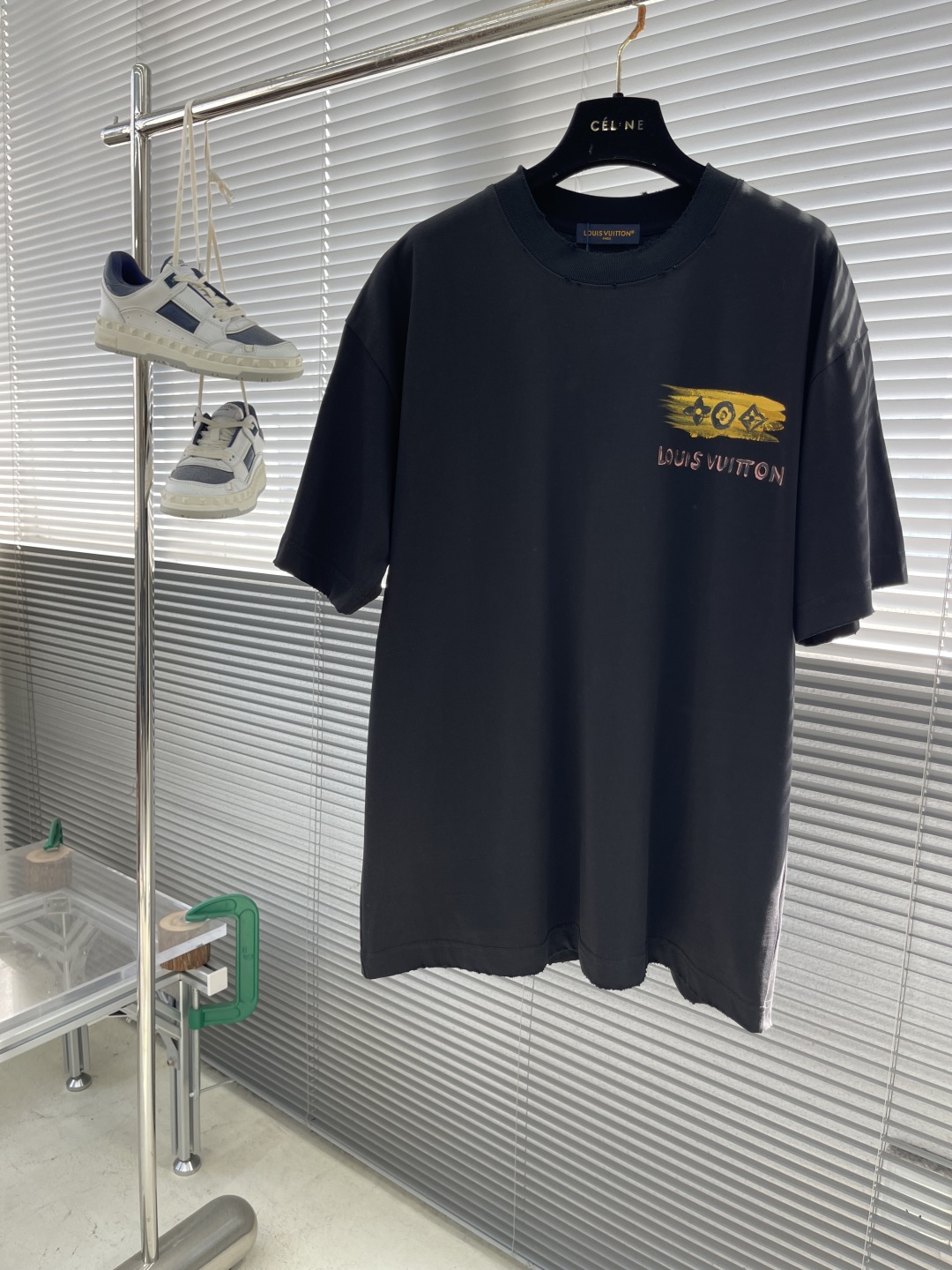 Louis Vuitton 25SS Hand-Painted Graffiti Print Cotton T-Shirt - Unisex 1 cmp i1744721780131 8260 0 5