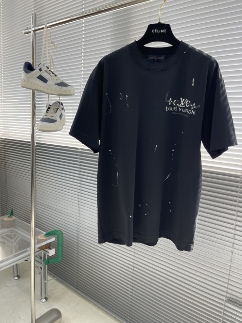 Louis Vuitton Hand-Painted Graffiti Splatter Print Short Sleeve T-Shirt 1 Louis Vuitton Hand-Painted Graffiti Splatter Print Short Sleeve T-Shirt