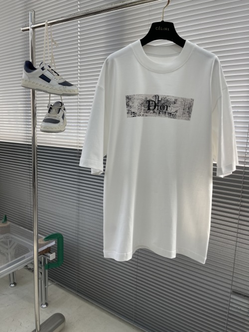 Dior Men's White Cotton T-Shirt with Dior Logo Print, Short Sleeve 1 Dior Men's White Cotton T-Shirt with Dior Logo Print, Short Sleeve