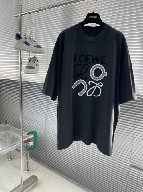 Loewe Casual Round Neck Short Sleeve T-Shirt with Eye-Catching Logo 1 Loewe Casual Round Neck Short Sleeve T-Shirt with Eye-Catching Logo