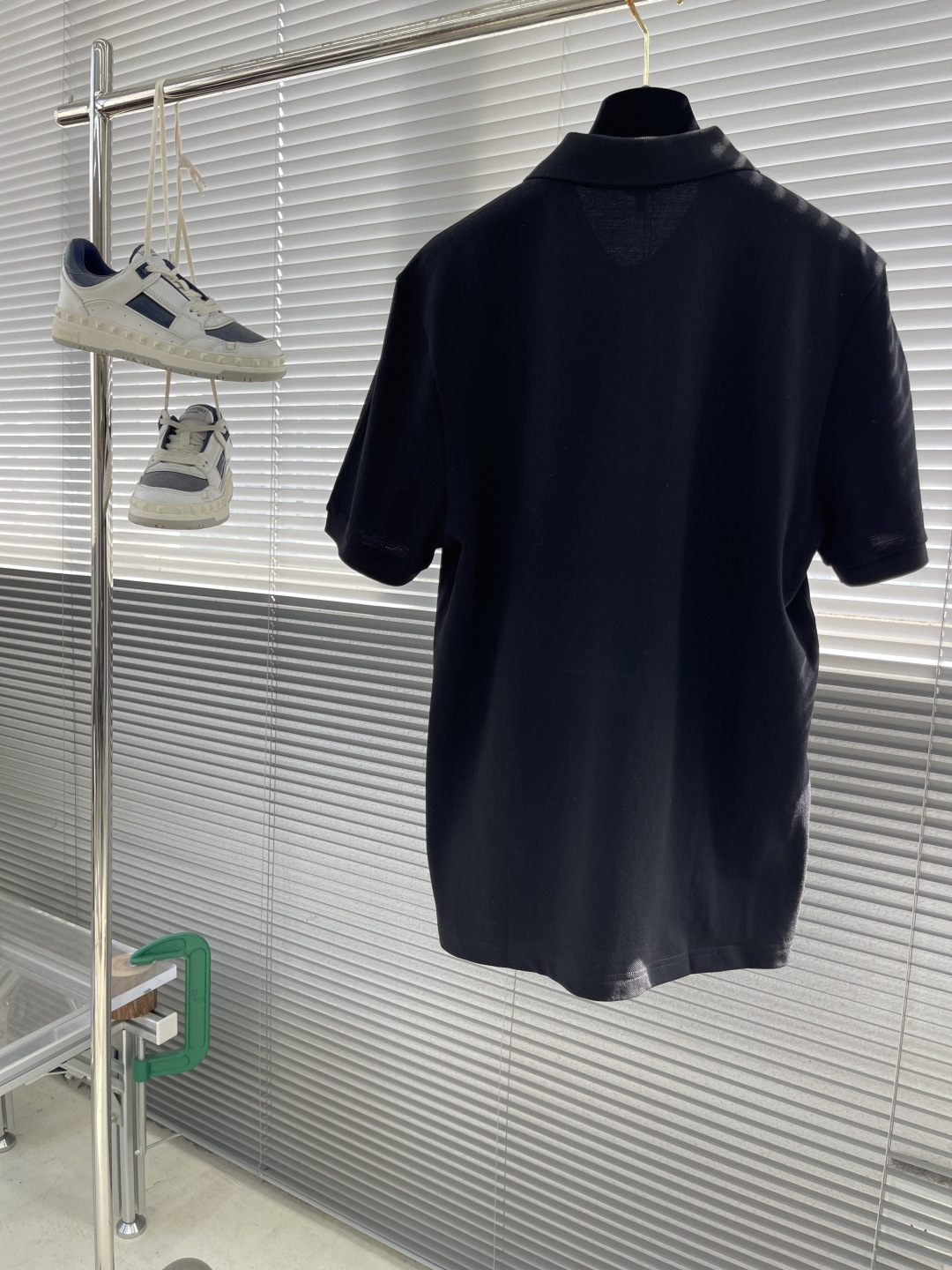 

-LOEW  25ss新款Polo，这款Polo衫采用珠地面料制作而成，胸前独家LOEWE绣花工艺 