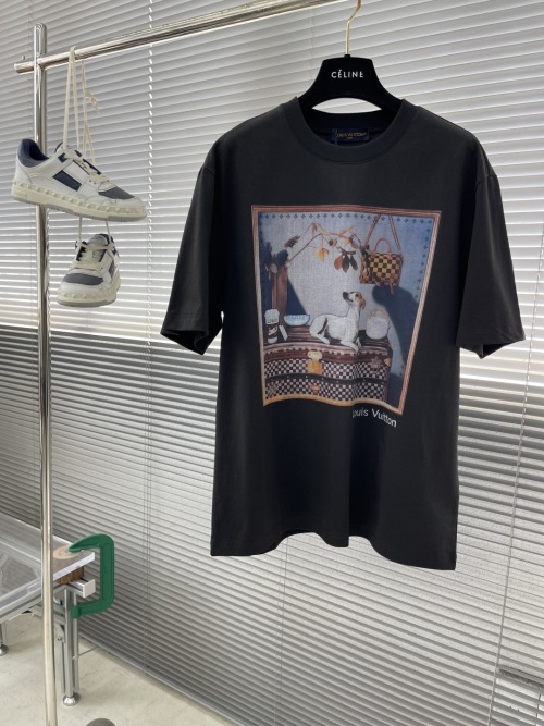 Louis Vuitton 2025 Summer Men's Black Graphic Print Crewneck Short Sleeve T-Shirt 1 Louis Vuitton 2025 Summer Men's Black Graphic Print Crewneck Short Sleeve T-Shirt