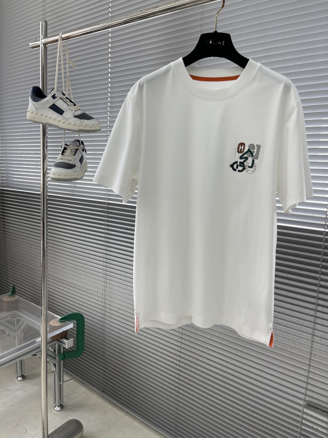 Men's Hermes T-Shirt Short Sleeve Crew Neck Washed Leather Logo Silk Cotton 1 cmp i1744799443352 529 0 5
