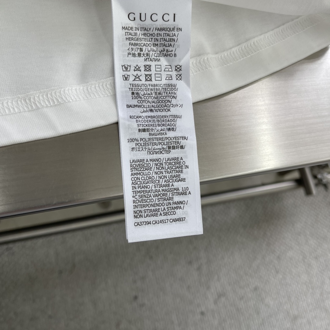 Gucci Men's White Cotton Jersey T-Shirt with Pixelated Logo Graphic Print 7 cmp i1744801721301 9029 0 4