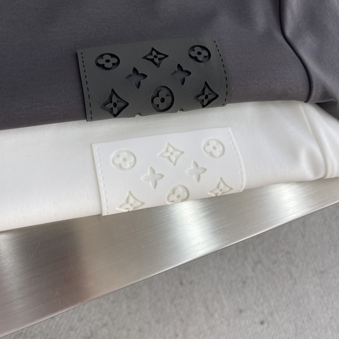 Louis Vuitton 2025 Spring/Summer White Crew Neck T-Shirt with Logo Pocket 4 cmp i1744803546878 4173 0 1