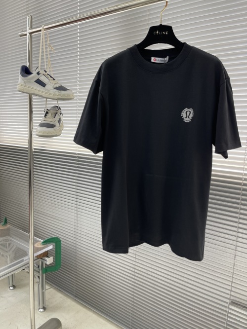 Lululemon Reflective Logo Graphic Tee | Short Sleeve T-Shirt 1 Lululemon Reflective Logo Graphic Tee | Short Sleeve T-Shirt