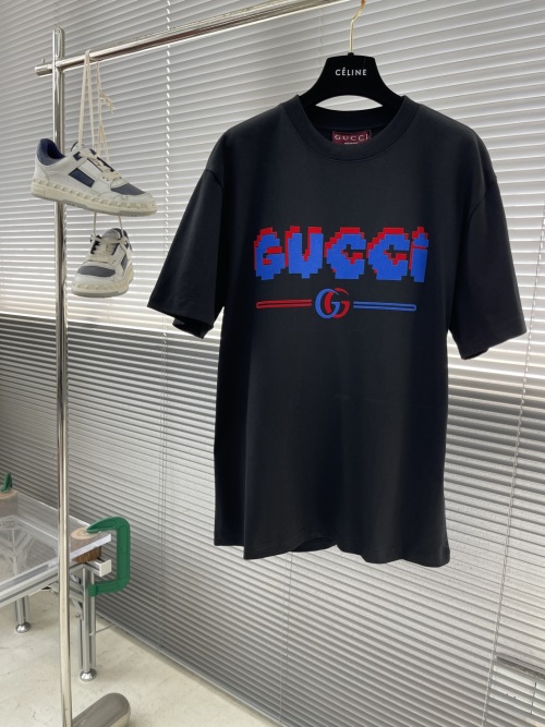 Gucci Men's Black Cotton T-Shirt with Pixelated Double G Logo - Casual Wear 1 Gucci Men's Black Cotton T-Shirt with Pixelated Double G Logo - Casual Wear
