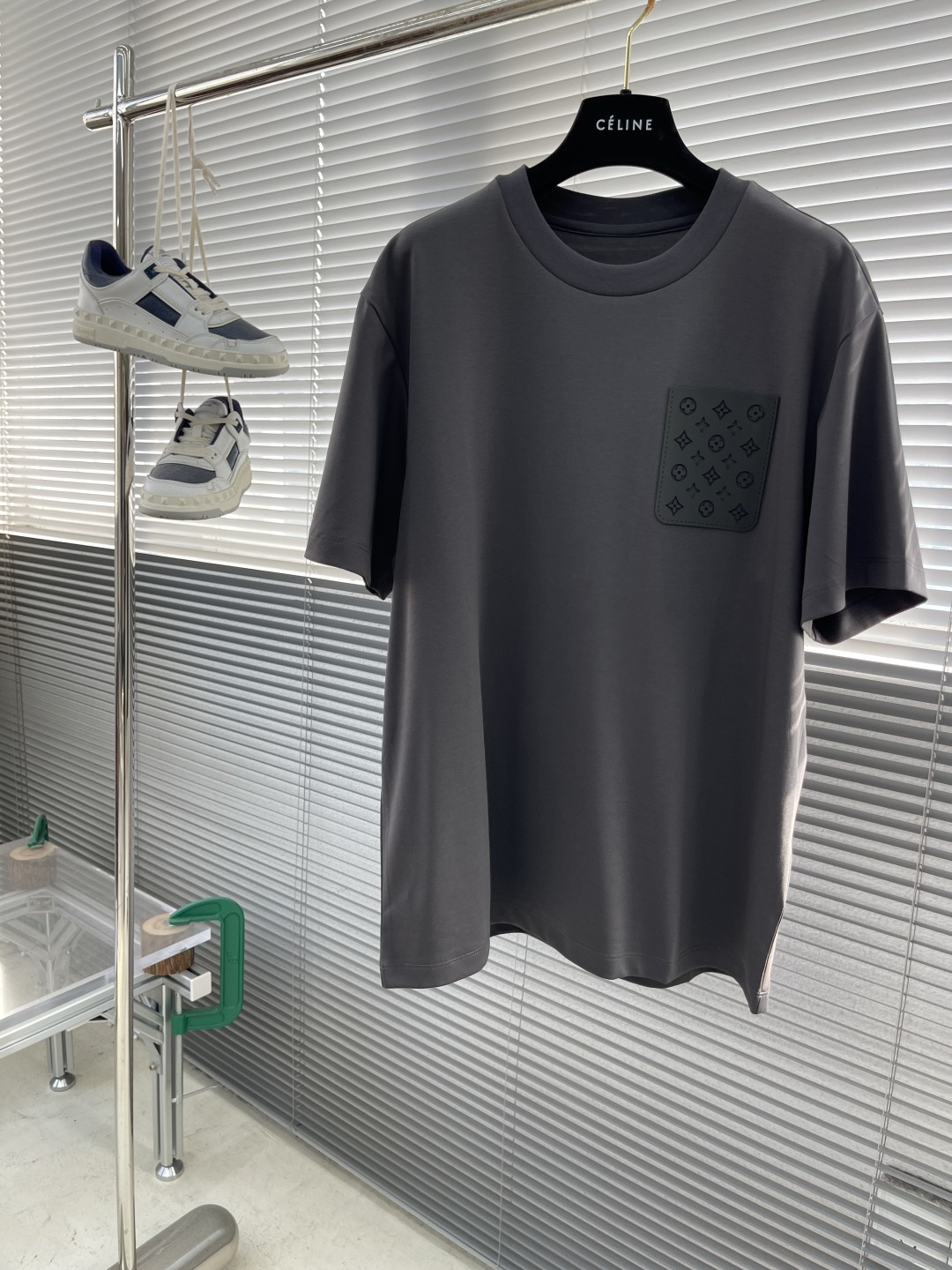 Louis Vuitton 2025 Spring/Summer Gray Logo Pocket T-Shirt, Modal Fabric