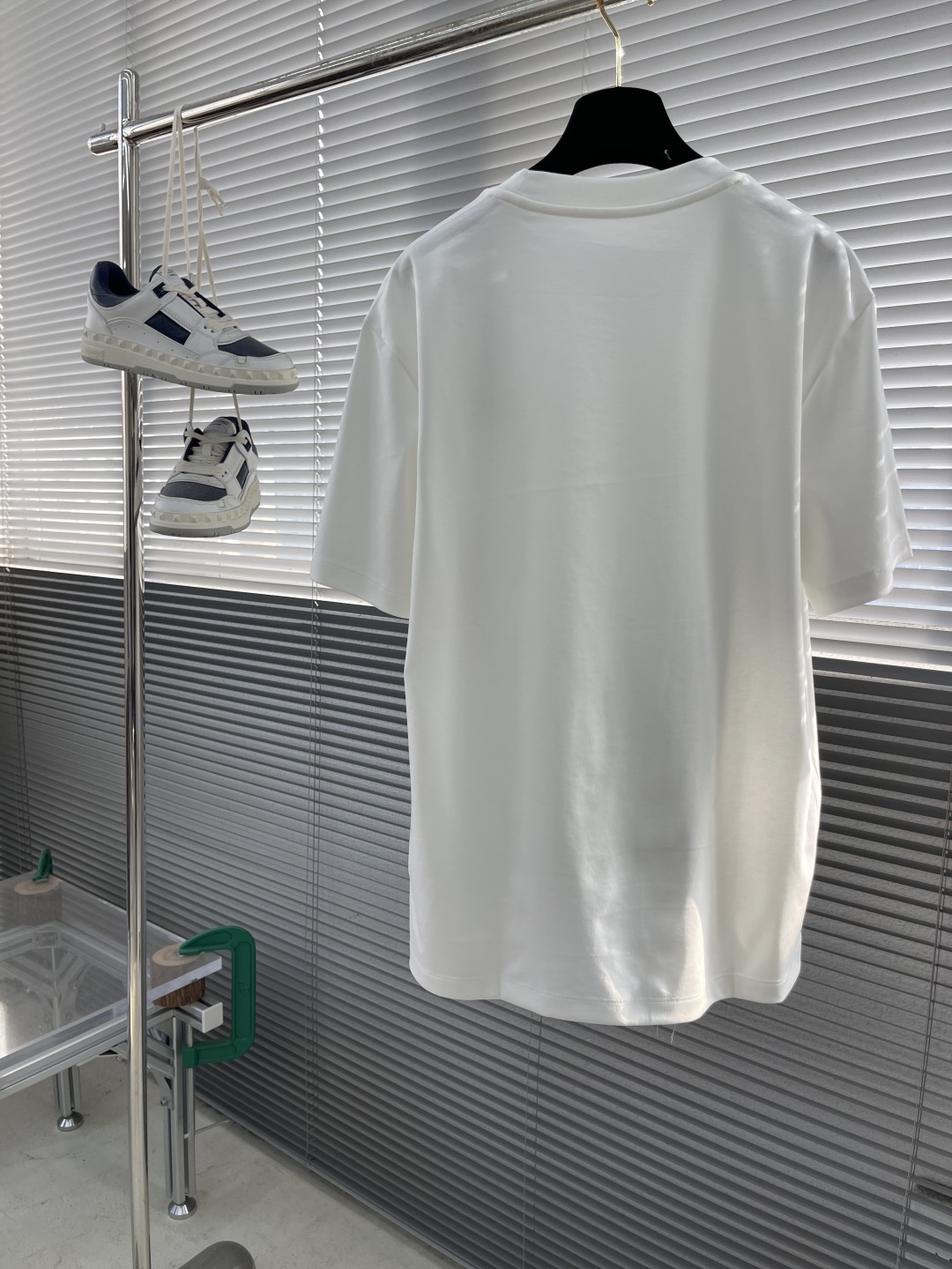 Louis Vuitton 2025 Spring/Summer White Crew Neck T-Shirt with Logo Pocket 8 cmp i1744809266135 8981 0 7