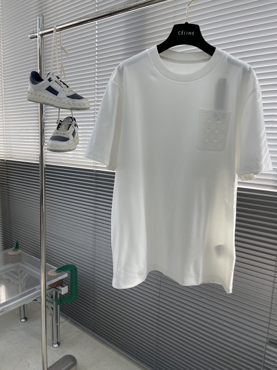 Louis Vuitton 2025 Spring/Summer White Crew Neck T-Shirt with Logo Pocket 1 cmp i1744809266138 8036 0 5