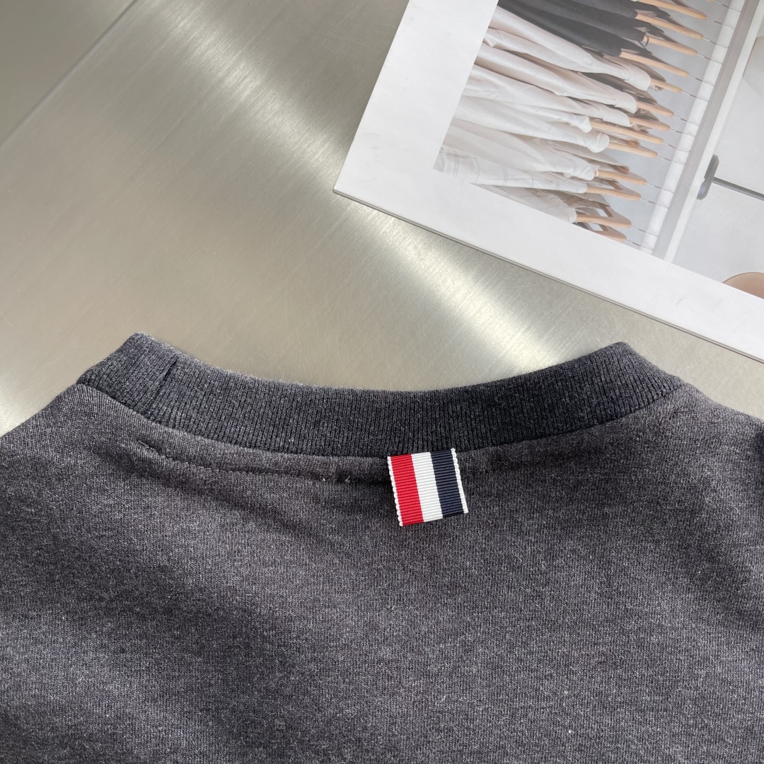 Thom Browne New Colorblock Weave Crewneck Sweatshirt - High Quality Cotton 7 cmp i1744885487933 680 0 4
