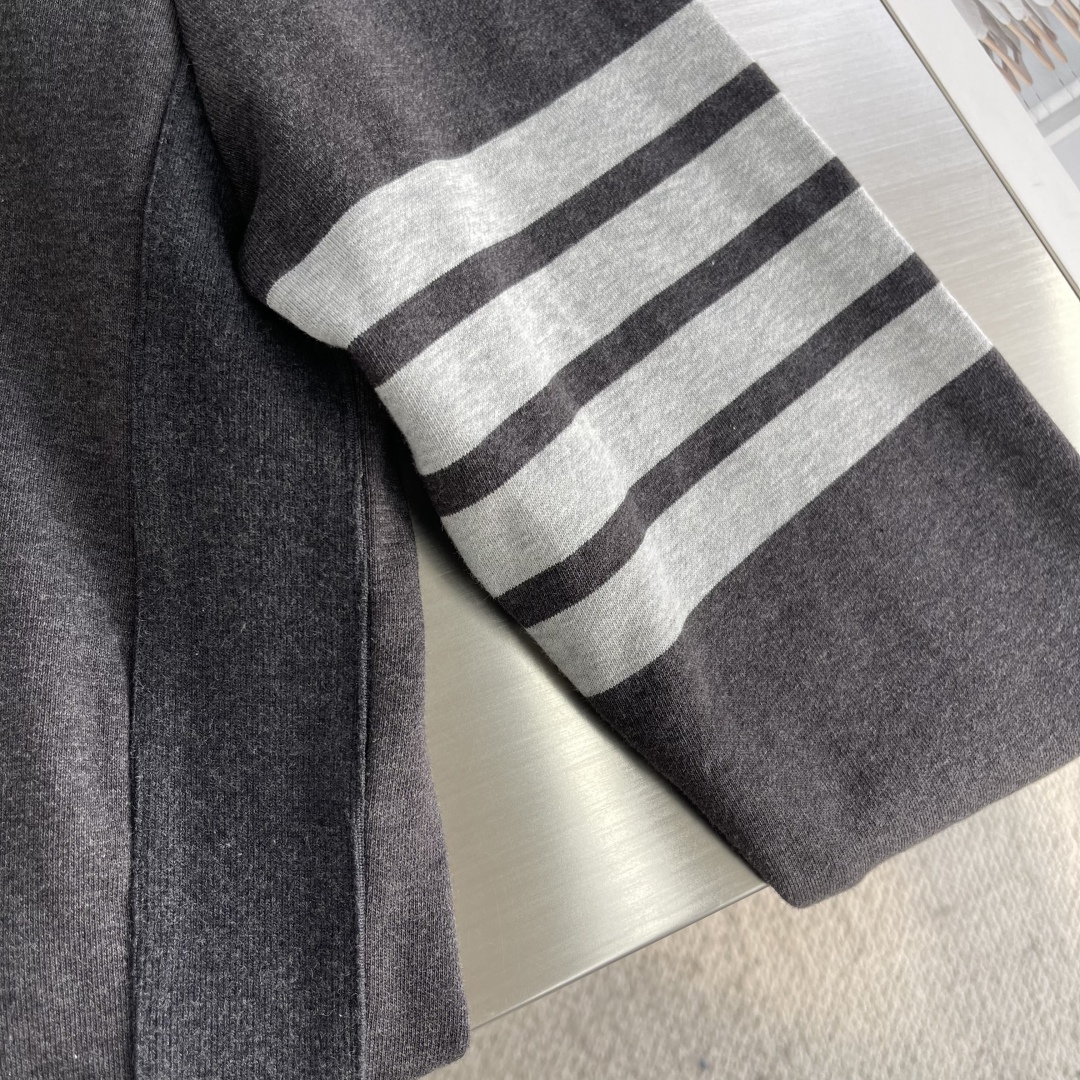 Thom Browne New Colorblock Weave Crewneck Sweatshirt - High Quality Cotton 4 cmp i1744885487946 8898 0 1