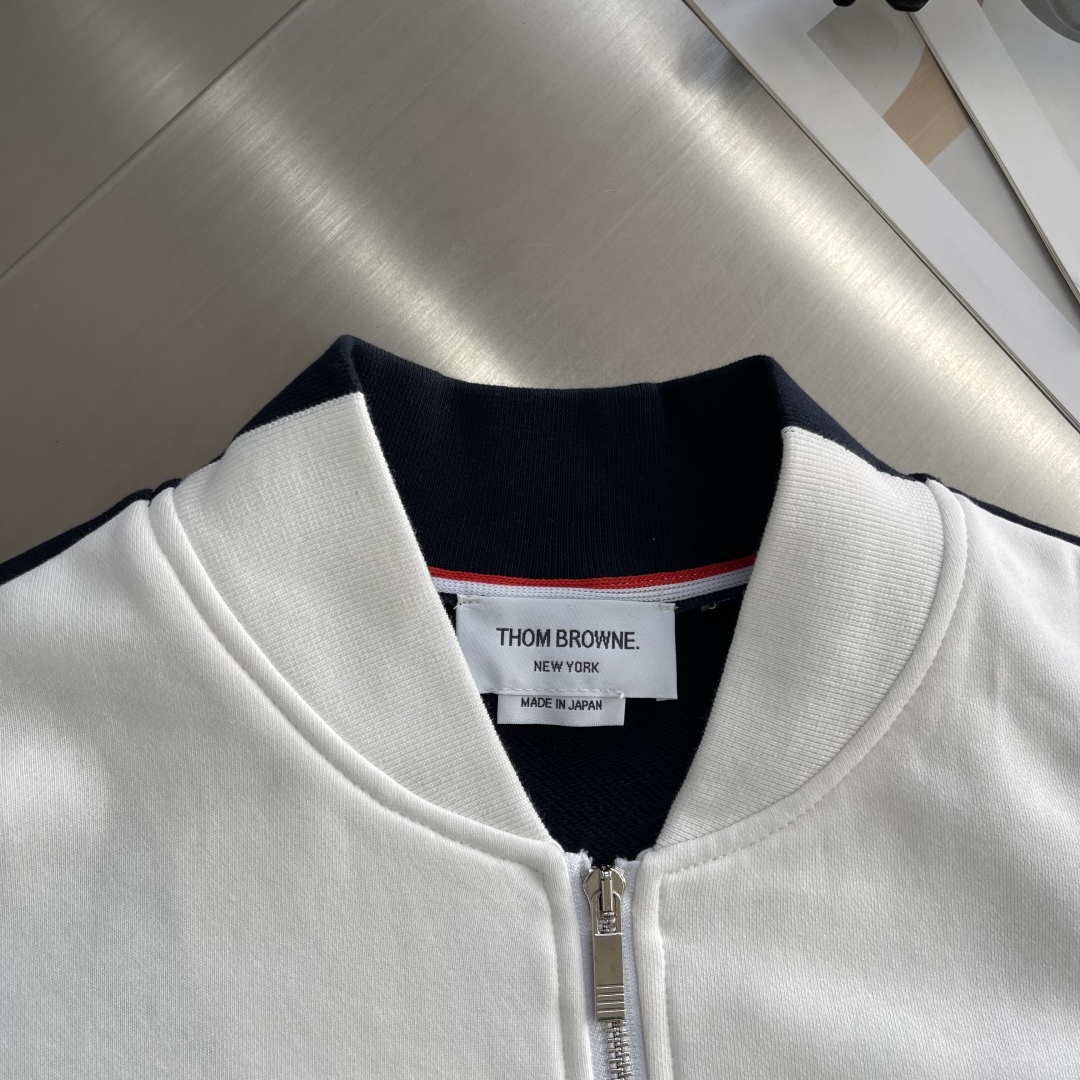 Thom Browne Four-Bar Stripe Zip-Up Jacket: A Modern, Creative Design 4 cmp i1744885549841 5016 0 0