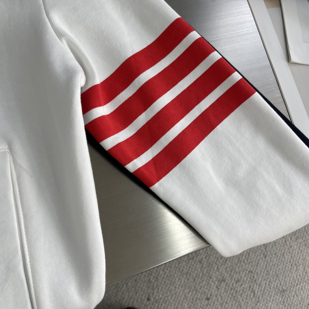 Thom Browne Four-Bar Stripe Zip-Up Jacket: A Modern, Creative Design 5 cmp i1744885549841 8206 0 1