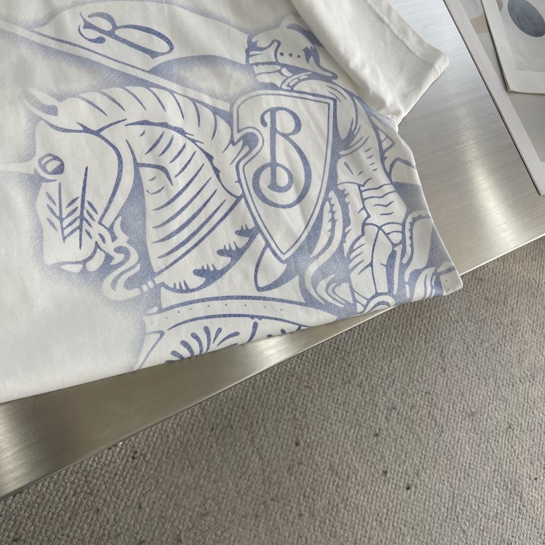 Burberry 2025 Spring/Summer White Crewneck T-Shirt with Logo 7 cmp i1744885674074 6443 0 4