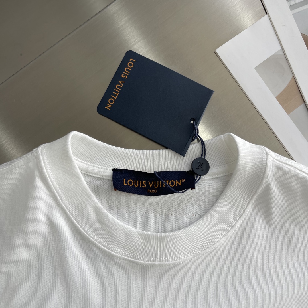 Louis Vuitton 2025 Spring/Summer White Graphic Print Crewneck T-Shirt 3 cmp i1744885722583 2307 0 0